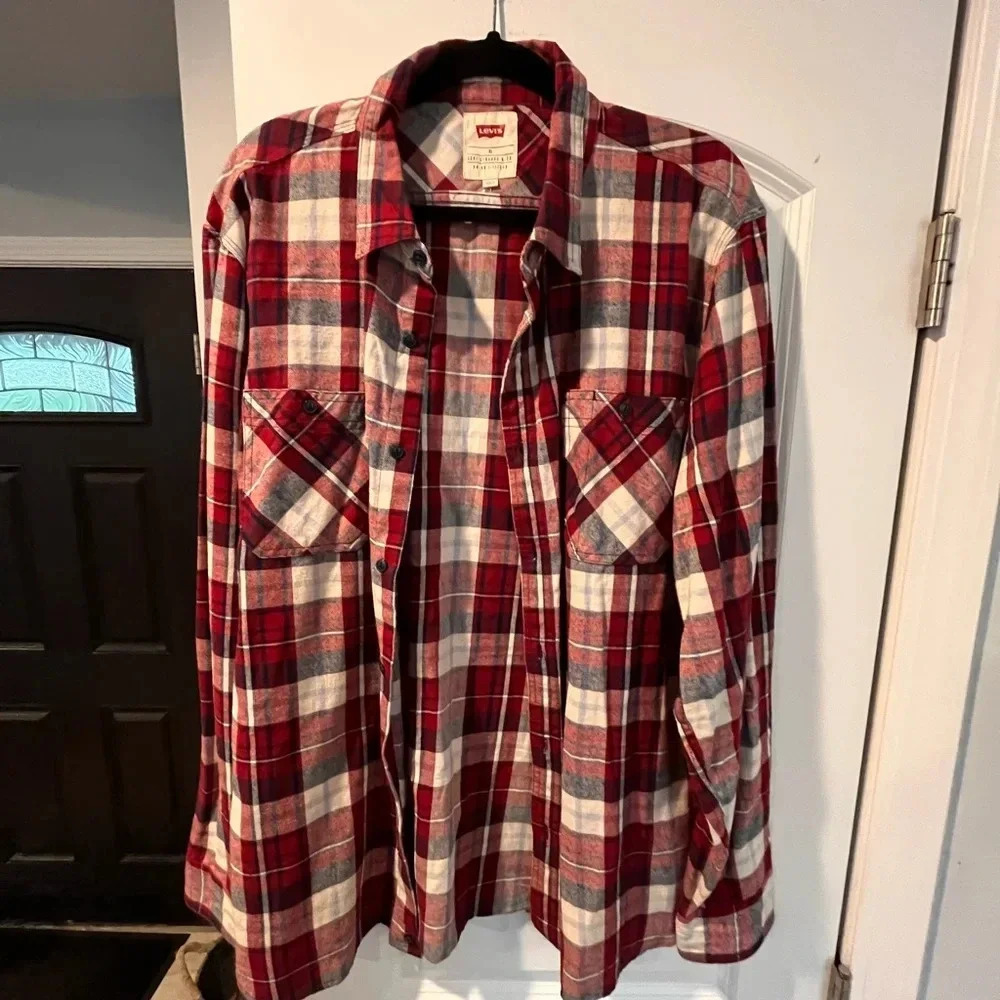 ~Levi’s~ Plaid Shirt - XL